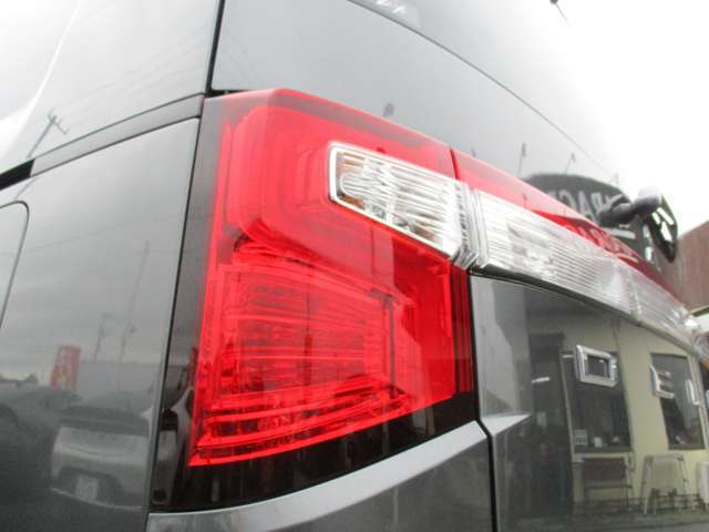 ＜ディーゼルターボ＞＜純正10.1型ナビTV＞＜純正後席モニター＞　フルセグ　ETC　両側Pスライド＆Pバックドア　パノラマビューカメラ　社外16アルミ＆TOYOタイヤ　シートH　純正LEDライト