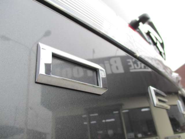 無料保証の他にも走行距離無制限、300項目以上の保証範囲にロードサービスも付帯する365日24時間対応の有償保証も承っております。最長3年まで加入できますので詳しくはスタッフまでお問い合わせください。