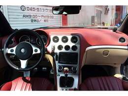 丁寧に使われていた室内は良い印象をお持ちいただけるでしょう！室内クリーニング実施！ルーフライニングも張替済です！