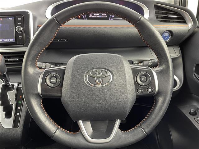 【ステアリング】軽い力で扱いやすいハンドルです。目立つ傷やスレなどなく綺麗な状態です！除菌プランいれていただくとさらに快適に！清潔なお車はお子様にも安心ですね！