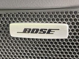 【BOSEサウンドシステム】メーカーオプションの高品位サウンドシステムを搭載。専用のチューニングが施された大小様々なスピーカーから良質なサウンドが奏でられ、臨場感あふれる音響空間を演出します。