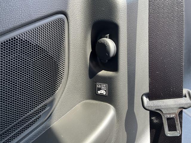 後部座席にも便利なアクセサリーソケットがあります。