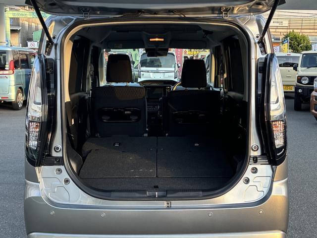 後部座席を倒すと大容量のラゲッジルームに！