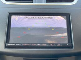 【バックカメラ】駐車時に後方がリアルタイム映像で確認できます。大型商業施設や立体駐車場での駐車時や、夜間のバック時に大活躍！運転スキルに関わらず、今や必須となった装備のひとつです！