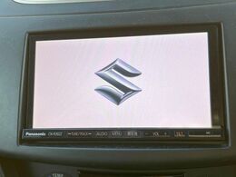 【純正ナビ】人気の純正ナビを装備しております。ナビの使いやすさはもちろん、オーディオ機能も充実！キャンプや旅行はもちろん、通勤や買い物など普段のドライブも楽しくなるはず♪