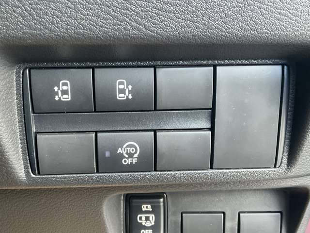 両側オートスライドドア・アイドリングストップ機構