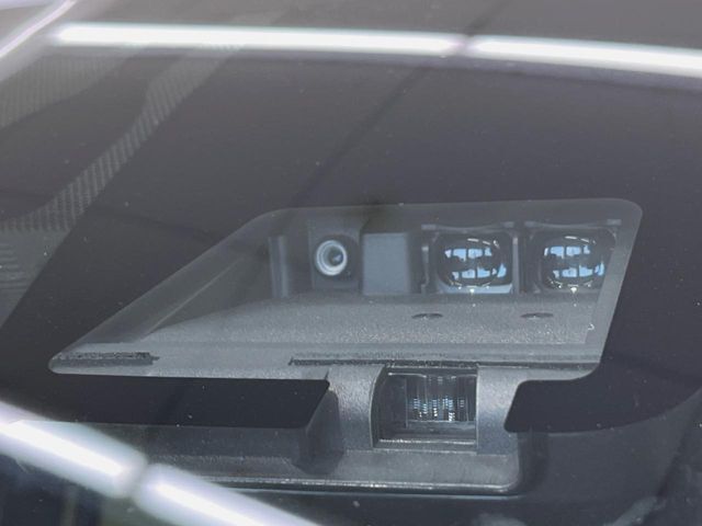 【トヨタセーフティセンス】走行中に前方の車両等を認識し、衝突しそうな時は警報とブレーキで衝突回避と被害軽減をアシスト。より安全にドライブをお楽しみいただけます。