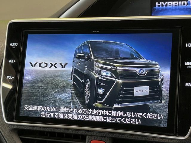 【純正ナビ】人気の純正ナビを装備。オーディオ機能も充実しており、Bluetooth接続すればお持ちのスマホやMP3プレイヤーの音楽を再生可能！毎日の運転がさらに楽しくなります！！