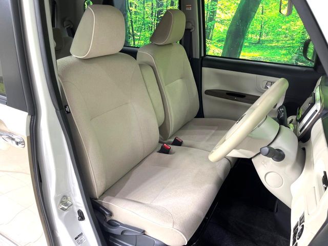運転席シート廻りは使用感も少なく、良好な状態となっています。丁寧に使われていたことがよくわかりますね。