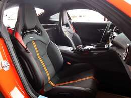 ◆AMGパフォーマンスシートパッケージ:メモリー付パワーシート/シートヒーター ◆AMGマットカーボンファイバーインテリアトリム ◆AMGマットカーボンラゲッジコンパートメントバー
