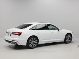 quattro（4WD）で雪道や滑りやすい道路はもちろんのこと日常の運転シーンでも安心と安全、さらにスポーティーなドライビング体験を提供します
