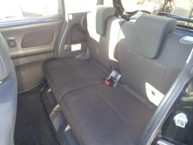 天井も高くて足元ゆったり！ご家族でのドライブも快適！