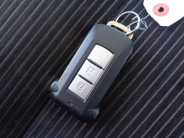 雨の日や暗い場所での開け閉めもラクラク！便利なスマートキーも付いてます！