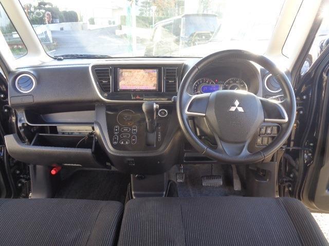 機能的な運転席！是非ドライブをお楽しみ下さい！