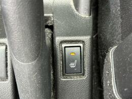 シートヒーター装備付き車！！座席に埋め込まれた電熱線によりシートを暖めることが出来る装備で、温めたられたシートは、寒い冬には最適です！！