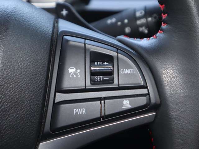アクティブクルーズコントロール搭載。全車速追従となっておりますので、高速道での走行に対する負担軽減にもつながります。