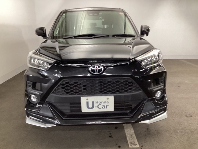 フロントマスクは個性もいっぱい！　人気の車です。