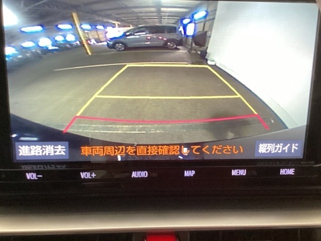 後方確認が便利なバックカメラ搭載、駐車時も安心です！！
