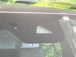 【i-ACTIVESENSE】走行中に前方の車両等を認識し、衝突しそうな時は警報とブレーキで衝突回避と被害軽減をアシスト。より安全にドライブをお楽しみいただけます。