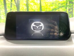 【メーカー純正ナビ】インテリアに溶け込むスタイリッシュな「専用設計」メーカーナビを装備♪視認性や操作性など基本性能にも優れ、より上質なカーライフをお楽しみいただけます。