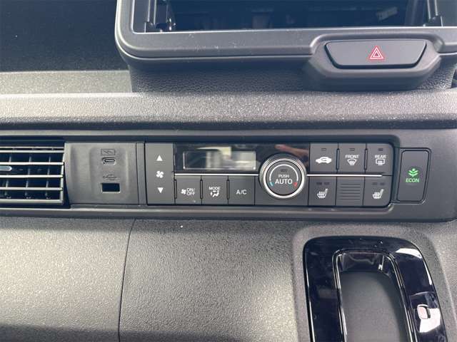 ★わかりやすく丁寧な対応★　★お車のご購入が初めての方や、お車に詳しくない方でも分かりやすい、ご説明を心掛けています★　★少しでもお客様のお役に立ちたいと全スタッフ思っております★