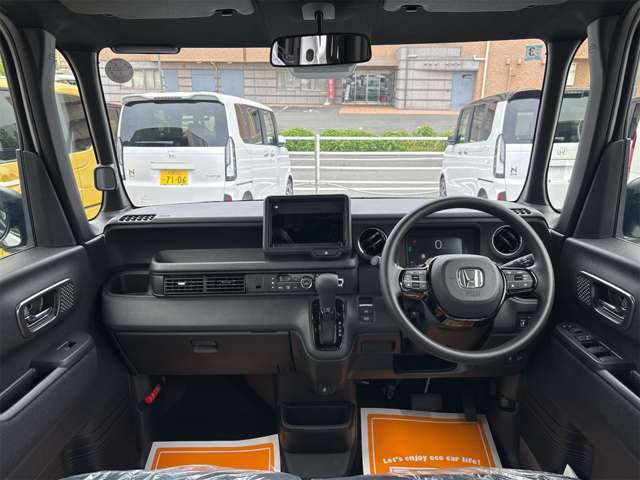 ★在庫車も高品質★　　★高年式で走行距離100km未満の、届出済み未使用車だけを仕入れております★　　★もちろん修復暦のある車は一台もございませんので、ご安心下さいませ★