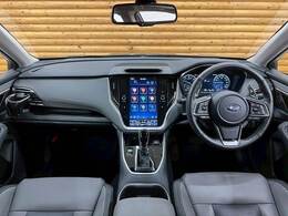 コックピット。車内もキレイで嫌な臭いもありません！ご納車後の臭いが付きにくくなる「空気触媒コーティング」もあります。