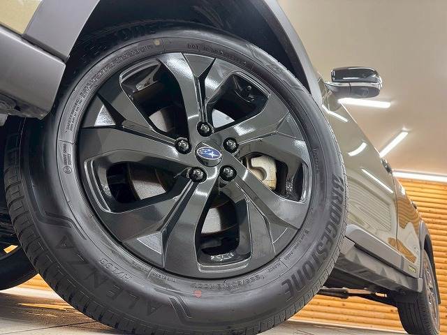 【純正18インチホイール】を装備しております。バランスのとれたアルミで高速走行も安定性が高くなっております。