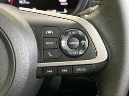 【レーダークルーズコントロール】高速道路での長距離走行が楽に！！自動で速度を保つクルーズコントロールが、衝突軽減システムと連携し、前方の車両を感知して車間を保つように速度調節してくれます！！