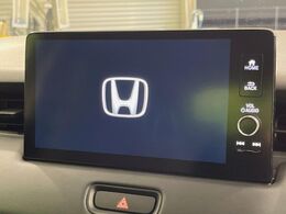 【メーカー純正ナビ】インテリアに溶け込むスタイリッシュな「専用設計」メーカーナビを装備♪視認性や操作性など基本性能にも優れ、より上質なカーライフをお楽しみいただけます。