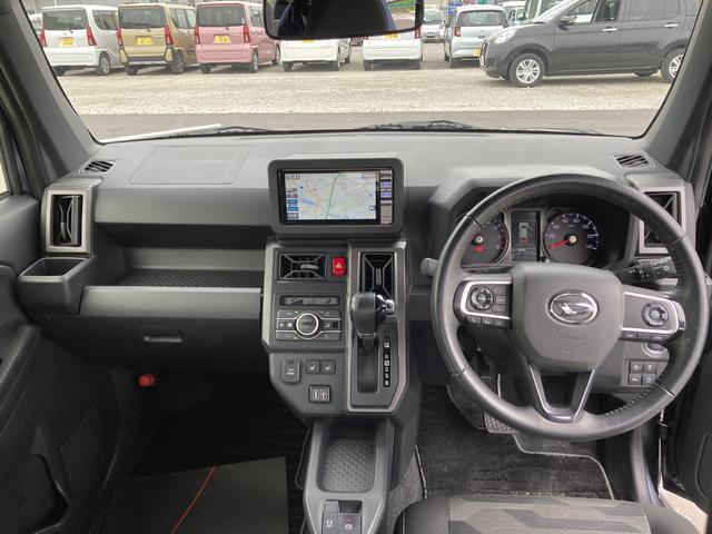 広々とした駐車場をご用意しておりますので、運転が苦手な方でもご安心ください。また、大型の屋根がございますので、雨に濡れることなくご移動できます。