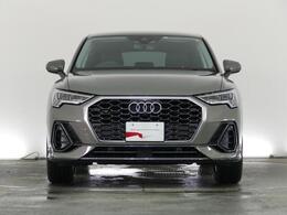 LEDヘッドライト…Audiの誇るライティング技術でエレガントな雰囲気と、視認性の高い高品質ヘッドライトです。