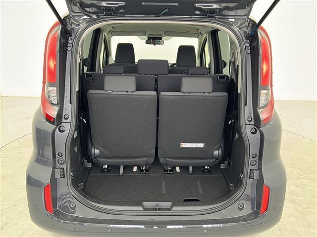 【トランク】積み込みやすくて、たっぷり積める荷室です。シートアレンジできるものは、乗車人数と荷物の量や大きさによってシートを動かすことができるので、より快適なドライブが可能です！