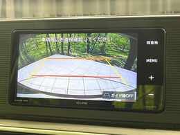 【バックカメラ】駐車時に後方がリアルタイム映像で確認できます。大型商業施設や立体駐車場での駐車時や、夜間のバック時に大活躍！運転スキルに関わらず、今や必須となった装備のひとつです！