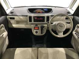 内装はベージュ系でまとめられていておしゃれです＾＾女性に特に人気の一台です！