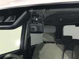 【ドライブレコーダー】安心・安全なカーライフに必須のドライブレコーダーを装備！走行中はもちろん、あおり運転や事故に遭遇した際の状況も映像で記録し、万一のリスクに備えます。