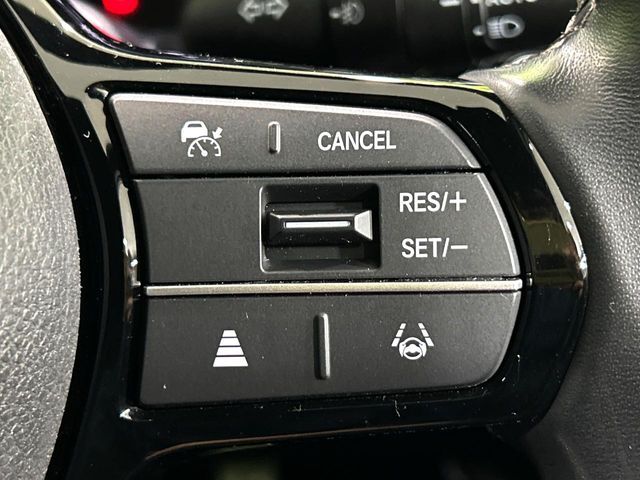 【アダプティブクルーズコントロール】高速道路での長距離走行が楽に！！自動で速度を保つクルーズコントロールが、衝突軽減システムと連携し、前方の車両を感知して車間を保つように速度調節してくれます！！