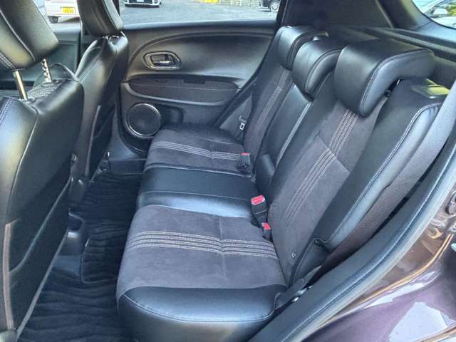 後部座席も綺麗です