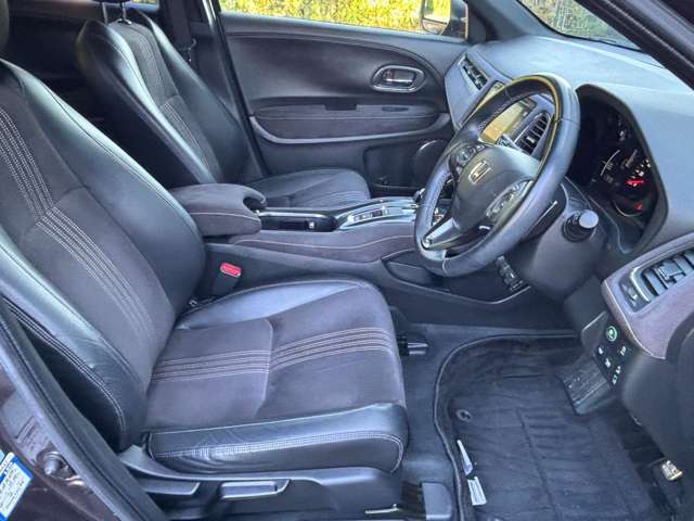 ホールド性に優れたシートでロングドライブも快適♪