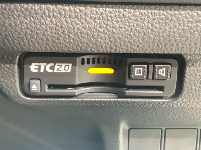 いまや快適なカーライフに欠かせないETCが付いています。
