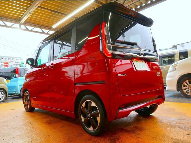 CVT車です。エンジン回転数と車速の関係を自由に設定できることから、エンジン出力を非常に効率よく活用でき、従来のATやMTにあった変速ショックを皆無にでき燃費面でも大きなメリットです！