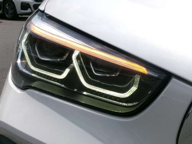 LEDヘッドライトで視界も良好です。見た目も恰好良いです。