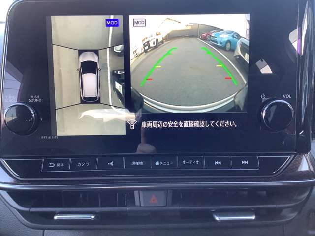 アラウンドビューモニター装備！空から見ているような映像によって不慣れな場所での車庫入れや縦列駐車等はもちろん狭い道でのすれ違いも安心♪