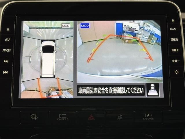 パノラミックビューモニターシステムが付いているので車の上から見た映像が確認できますよ。　一目で車両周辺の情報を確認できますが、直接安全をご確認下さい。