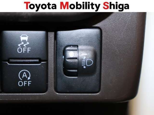 ヘッドライトの高さを簡単に調整できる機能付きです。対向車にも優しい運転ができます。