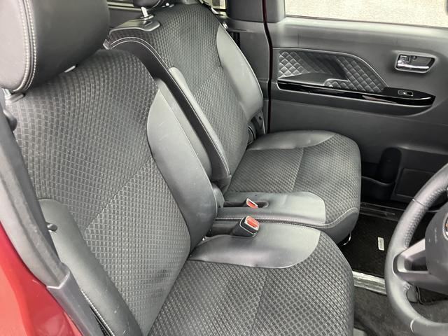 広々とした駐車場をご用意しておりますので、運転が苦手な方でもご安心ください。また、大型の屋根がございますので、雨に濡れることなくご移動できます。