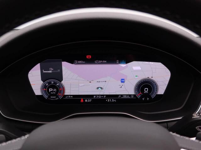必要に応じてメーター内に地図や車両にインフォメーションなどを切り替え表示できる12.3インチバーチャルコクピット