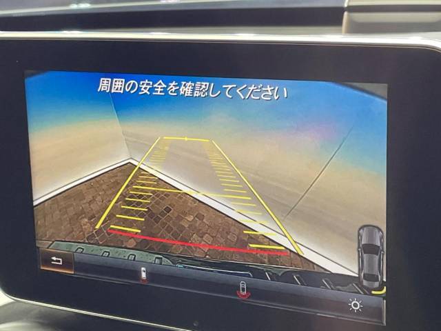 ●ガイドライン付きバックカメラ：不安な駐車もこれで安心！ガイドライン付きなので狭い箇所での駐車もラクラクです！