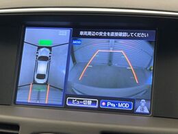 【アラウンドビューモニター】専用のカメラにより、上から見下ろしたような視点で360度クルマの周囲を確認することができます☆死角部分も確認しやすく、狭い場所での切り返しや駐車もスムーズに行えます。