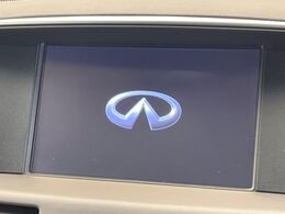 【メーカー純正ナビ】インテリアに溶け込むスタイリッシュな「専用設計」メーカーナビを装備♪視認性や操作性など基本性能にも優れ、より上質なカーライフをお楽しみいただけます。